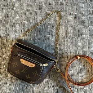 CROSS LISTED - 💯 Authentic Like New Louis Vuitton Mini Bumbag